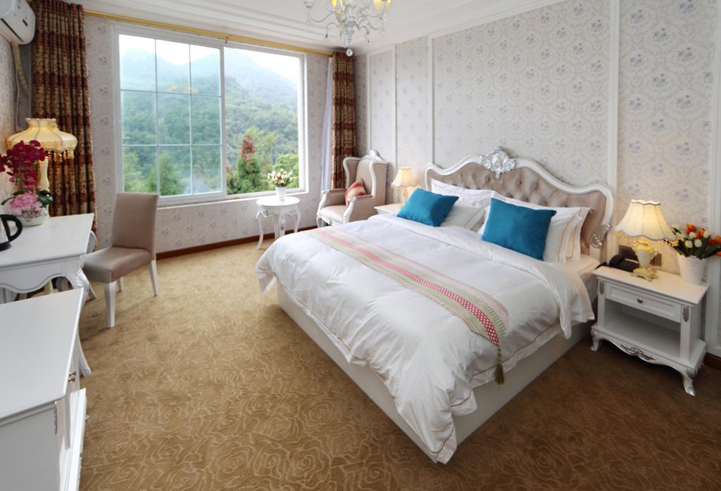 Panshan Tingquan Tuwo Holiday Resort Leshan Rum bild